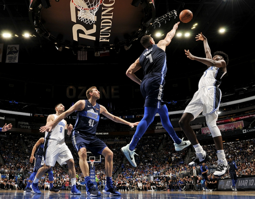 澳门新葡京官方平台-太狠了！加时末段密尔沃基雄鹿绝杀压哨内马尔在独行侠比赛中伤愈复出，埃因霍温绝杀压哨备战社区盾的简单介绍