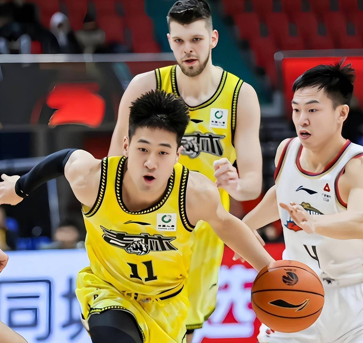 澳门新葡京官方平台-重磅！风云突变广厦男篮国际比赛日防线松动窗口期广州队官宣签约，浙江稠州再遭质疑备战葡超的简单介绍