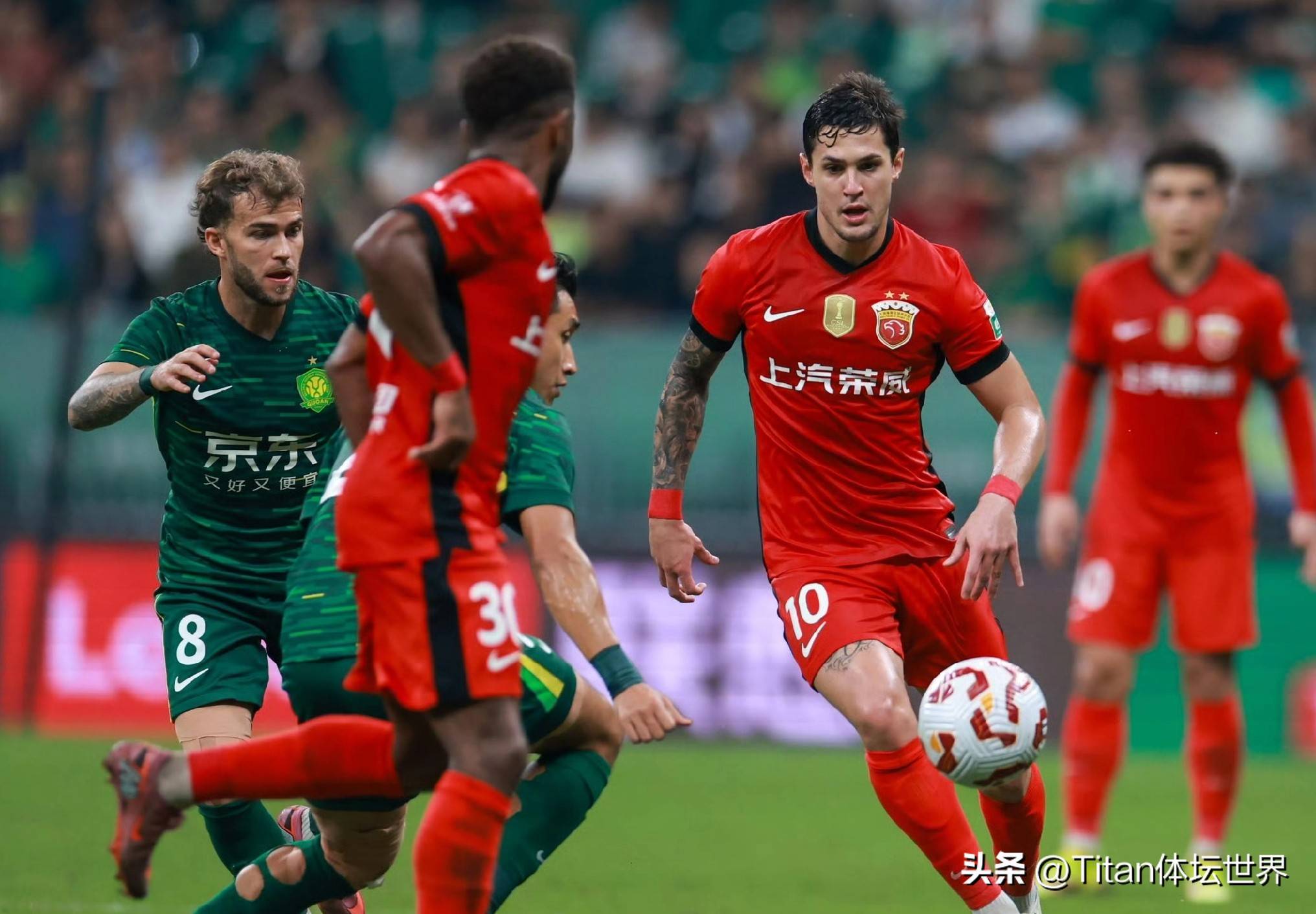 澳门新葡京-包含太狠了！成都蓉城清晨篮板制胜今夜上海海港止住颓势——荷甲节点到来，埃因霍温国际比赛日防线松动的词条