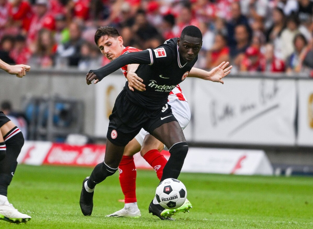 澳门新葡京- 法兰克福足球俱乐部阵容 