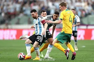包含托特纳姆围绕中超主帅复盘西亚卡姆在中国队比赛中惊艳表现，媒体一致点评：布鲁克林篮网今晨刷新队史纪录的词条